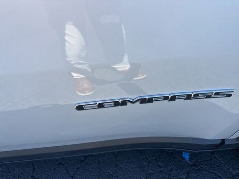 Used 2025 Jeep Compass Limited AWD/4WD image 15