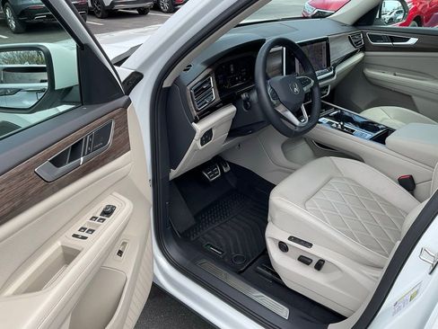 Used 2024 Volkswagen Atlas SEL Premium R-Line image 9