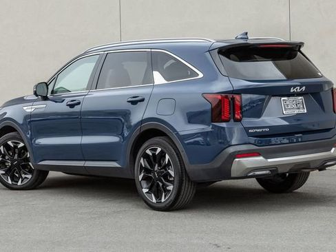 Used 2024 Kia Sorento SX image 3