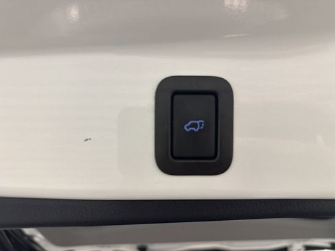 Used 2019 Toyota Highlander Limited Platinum AWD/4WD image 32