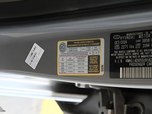 Used 2025 Hyundai Elantra SE FWD image 27