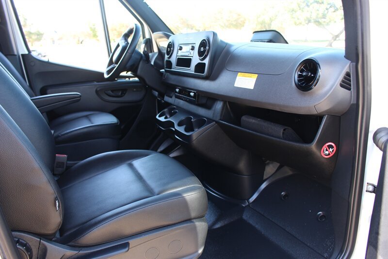 Used 2025 Mercedes-Benz Sprinter 2500 image 25