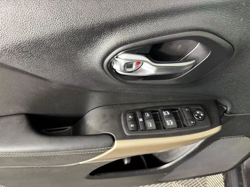 Used 2018 Jeep Cherokee Limited image 39