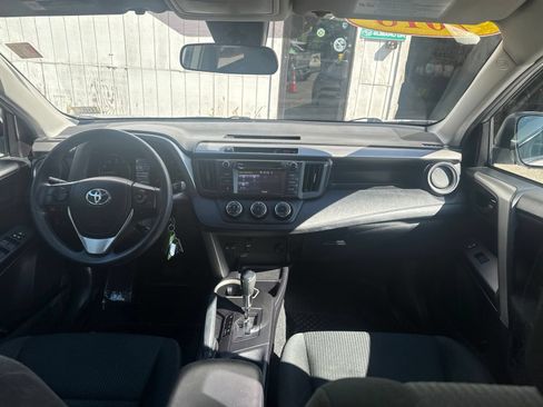 Used 2018 Toyota RAV4 LE AWD/4WD image 20