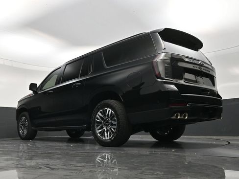 Used 2025 Chevrolet Suburban Z71 w/ Comfort Package AWD/4WD image 22