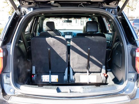 Used 2018 Ford Explorer XLT w/ Equipment Group 202A image 24