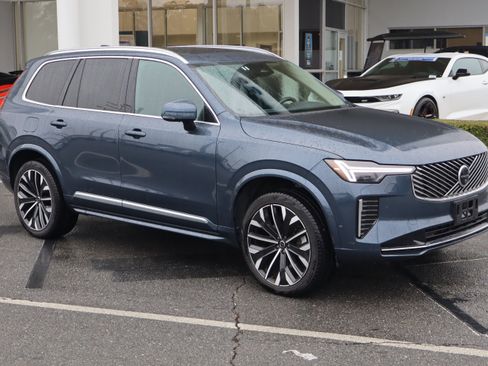 Used 2025 Volvo XC90 B5 Plus image 2