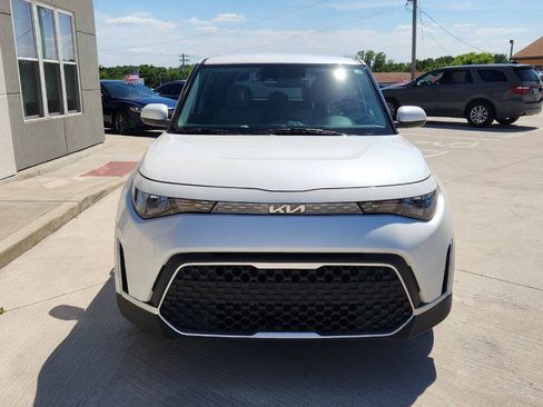 Used 2023 Kia Soul LX w/ LX Technology Package FWD image 9