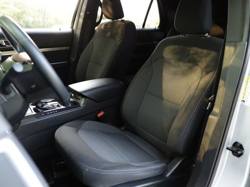 Used 2019 Ford Explorer XLT FWD image 20