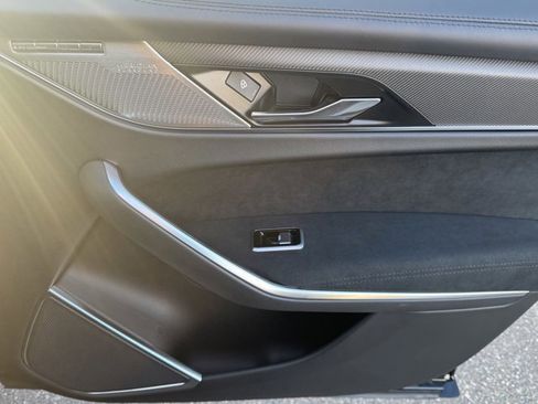 Used 2022 Jaguar F-PACE SVR image 30