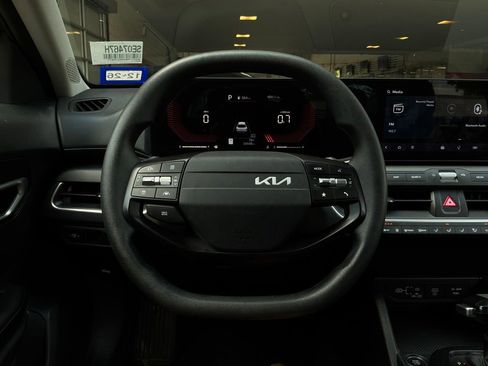 Used 2025 Kia K4 FWD image 31