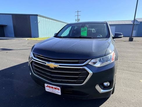 Used 2020 Chevrolet Traverse LT w/ Driver Confidence II Package image 3