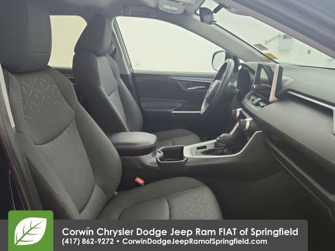 Used 2024 Toyota RAV4 XLE image 33