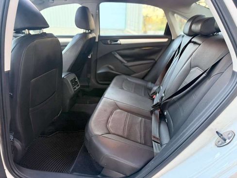Used 2013 Volkswagen Passat TDI SE image 11