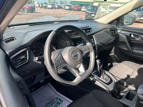 Used 2018 Nissan Rogue S AWD/4WD image 2
