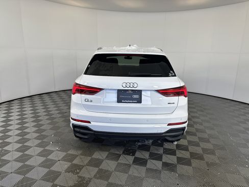 Certified 2025 Audi Q3 2.0T Premium image 9