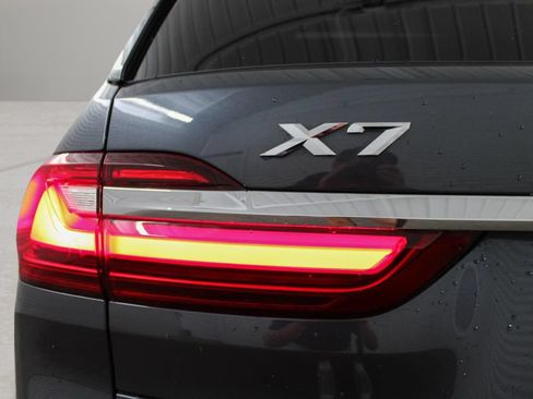 Used 2021 BMW X7 xDrive40i w/ M Sport Package AWD/4WD image 33