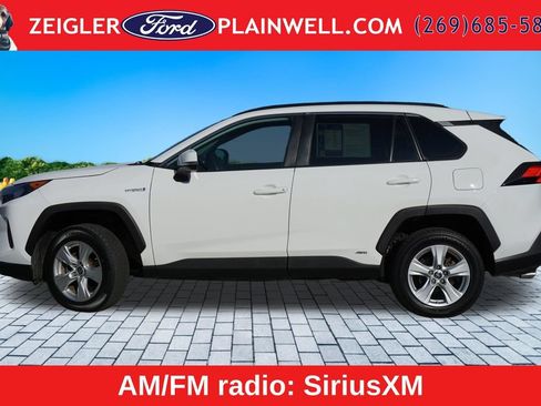 Used 2021 Toyota RAV4 LE AWD/4WD image 2