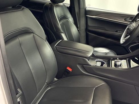 Used 2025 Jeep Grand Cherokee Limited image 27