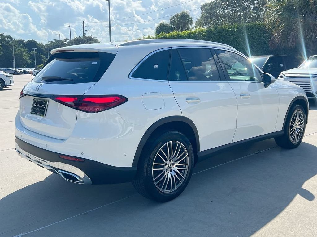 Used 2025 Mercedes-Benz GLC 300 image 7