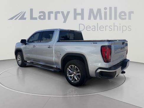 Used 2021 GMC Sierra 1500 SLT AWD/4WD image 3