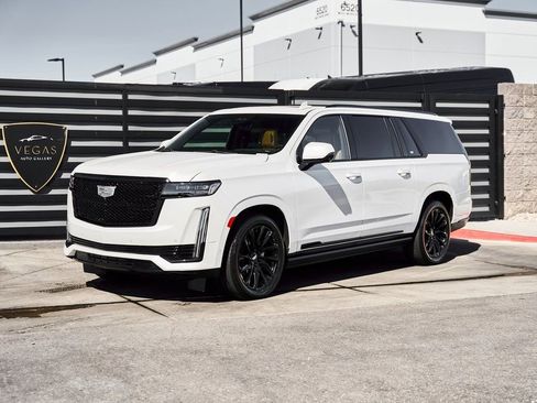 Used 2023 Cadillac Escalade ESV Sport w/ LPO, ONYX Package image 5