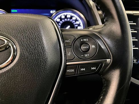 Used 2020 Toyota Camry XLE w/ Sunroof Package image 19