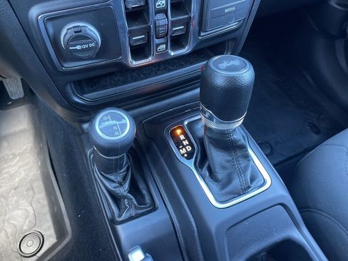 Used 2022 Jeep Wrangler Unlimited Sport image 13