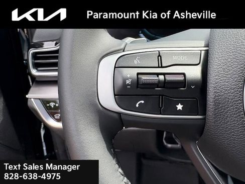 Certified 2025 Kia Sportage EX w/ EX Premium Package AWD/4WD image 12
