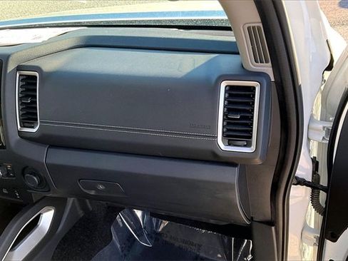 Used 2022 Nissan Frontier SV image 16