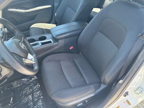 Used 2025 Nissan Altima 2.5 SV FWD image 36