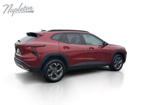 Used 2025 Chevrolet Trax LT FWD image 4