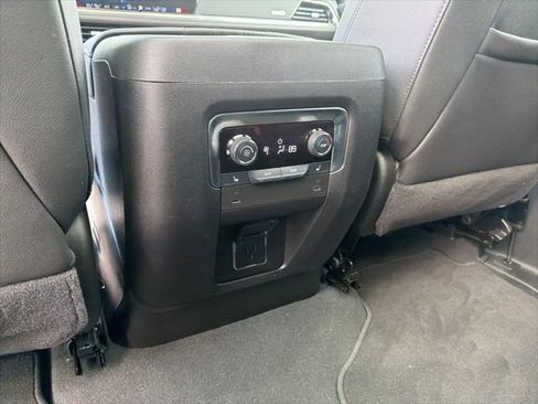 Used 2025 Chevrolet Suburban High Country AWD/4WD image 24