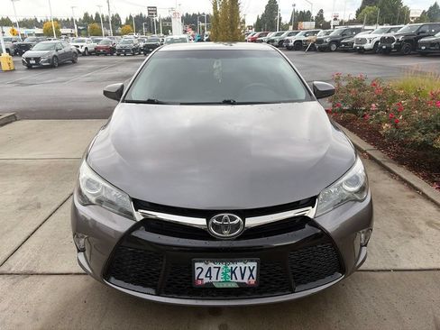 Used 2015 Toyota Camry SE FWD image 1