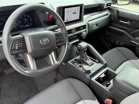 Used 2025 Toyota Tacoma TRD Off-Road AWD/4WD image 9