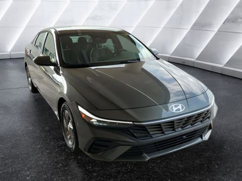 New 2026 Hyundai Elantra SE image 3