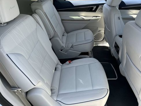 New 2026 Buick Enclave Avenir w/ Super Cruise Package FWD image 28