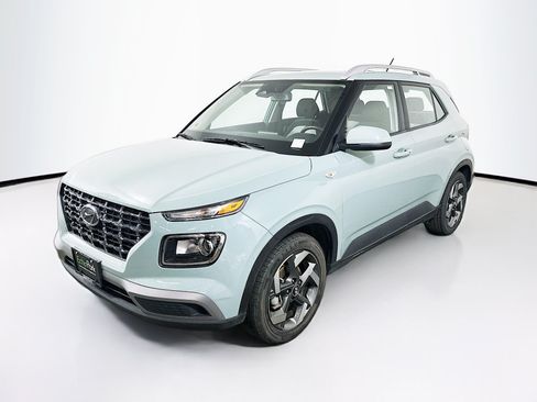Used 2025 Hyundai Venue SEL FWD image 3