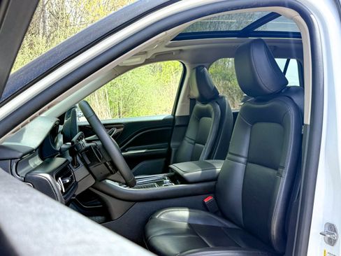 Used 2022 Lincoln Aviator AWD w/ Premium Package image 17