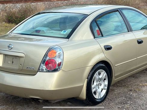Used 2002 Nissan Altima 2.5 S image 5