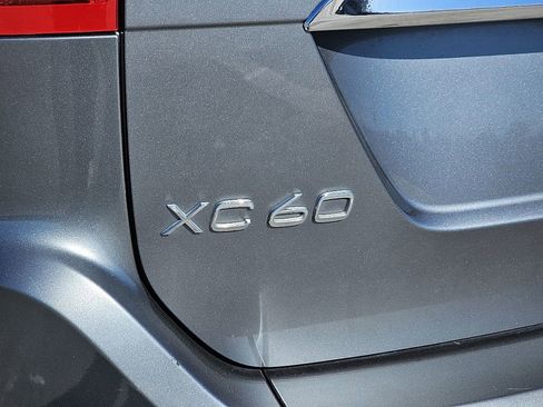 Used 2016 Volvo XC60 T5 Platinum w/ Protection Package FWD image 13