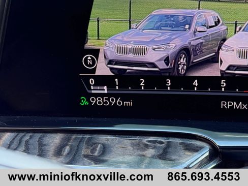 Used 2021 Cadillac Escalade Premium Luxury image 33