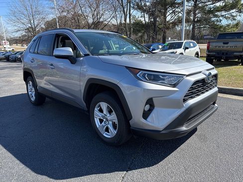 Used 2020 Toyota RAV4 XLE w/ Convenience Package image 8