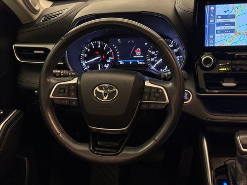 Used 2020 Toyota Highlander Platinum FWD image 14