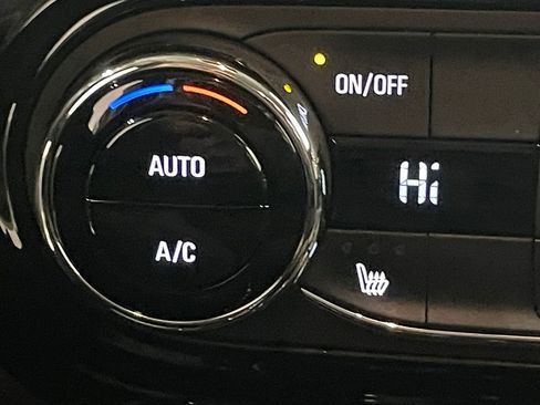 Used 2025 Chevrolet Trax LT w/ Driver Confidence Package image 29