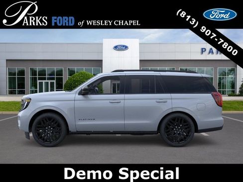 New 2026 Ford Expedition Platinum w/ Stealth Performance Package AWD/4WD image 3