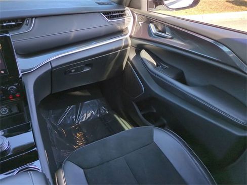 Used 2022 Jeep Grand Cherokee L Laredo image 16