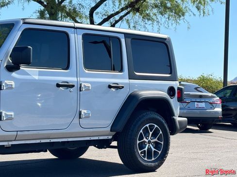 Used 2024 Jeep Wrangler Unlimited Sport AWD/4WD image 9