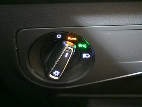 Used 2024 Volkswagen Tiguan SE image 42