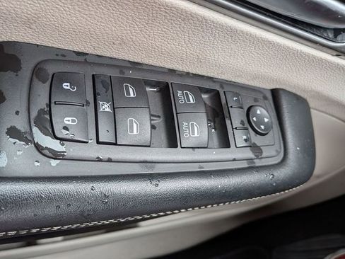 Certified 2023 Chrysler Pacifica Touring-L FWD image 16